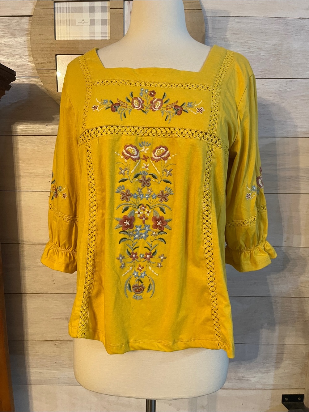 NEW Sunshine Embroidered Women’s Tunic Top S